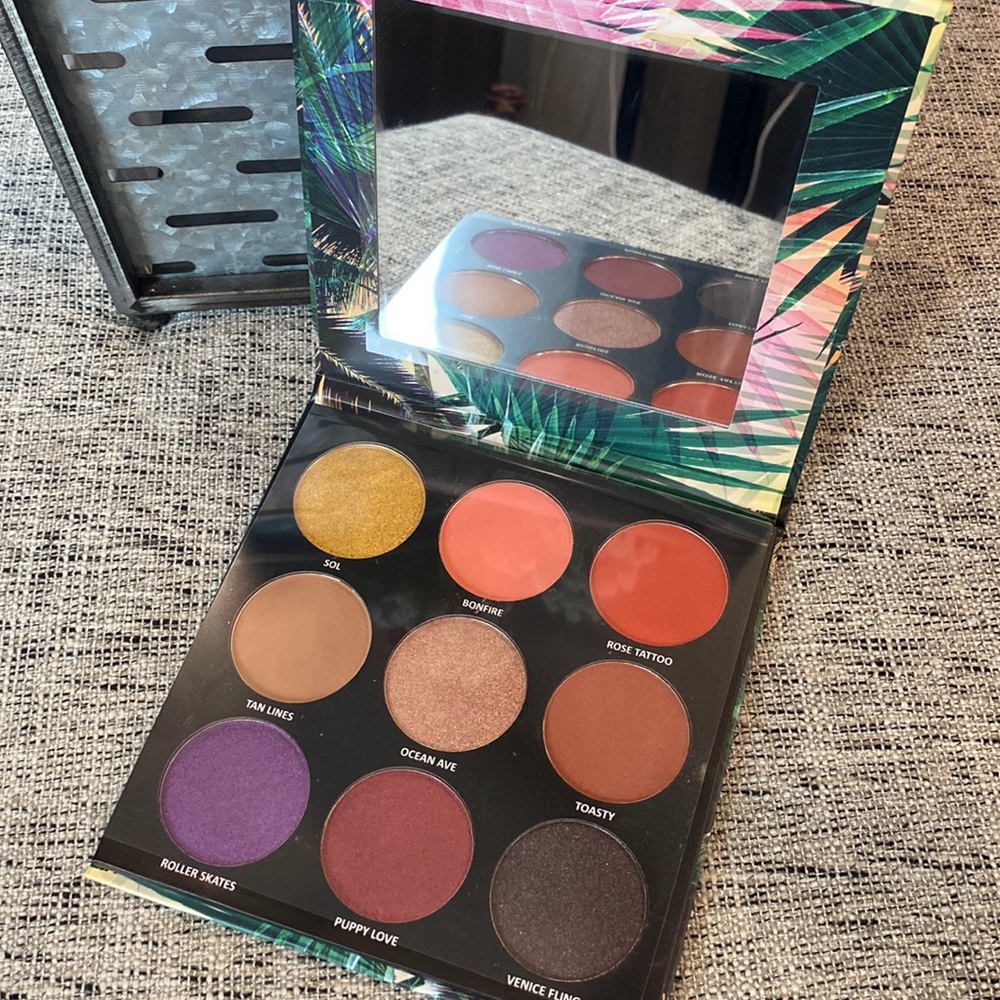 Bailey Sarian x Estate eyeshadow pallet